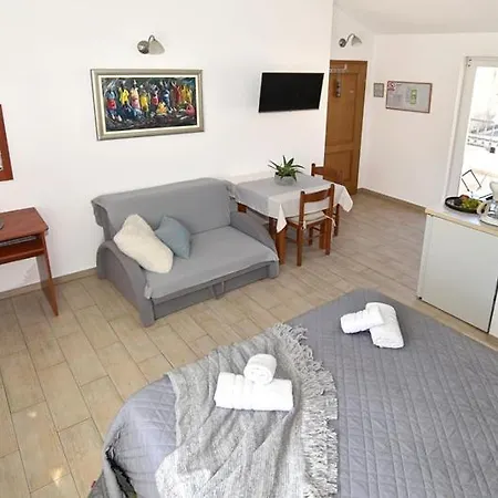 Old Town Apartment *