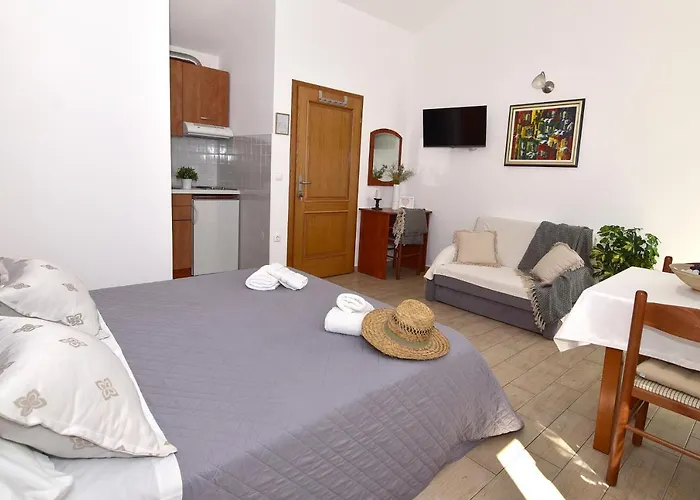 Old Town Apartment *