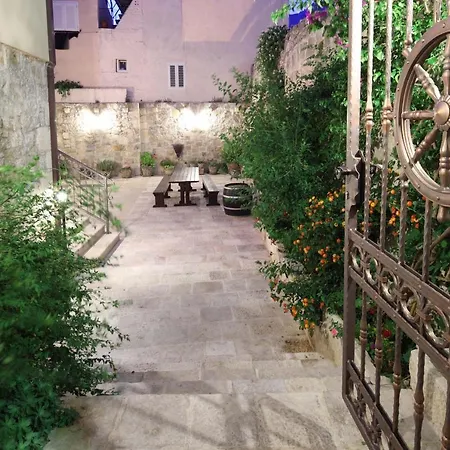 Old Town Apartman