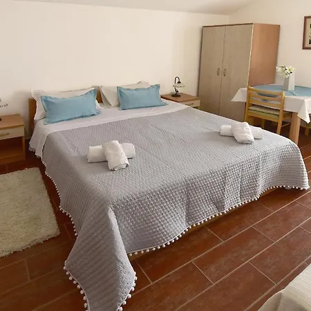 Old Town Apartment *