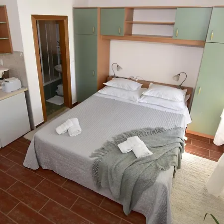 Old Town Apartment *